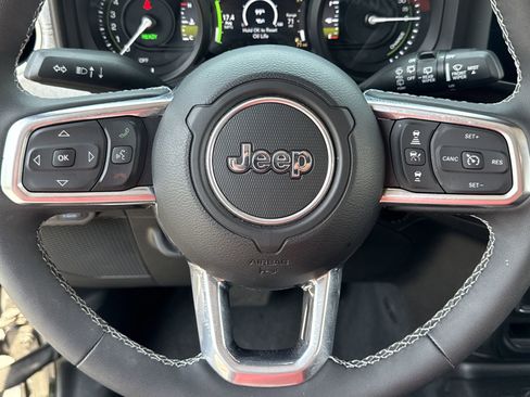 Used 2025 Jeep Wrangler Unlimited Sahara w/ Safety Group AWD/4WD image 13