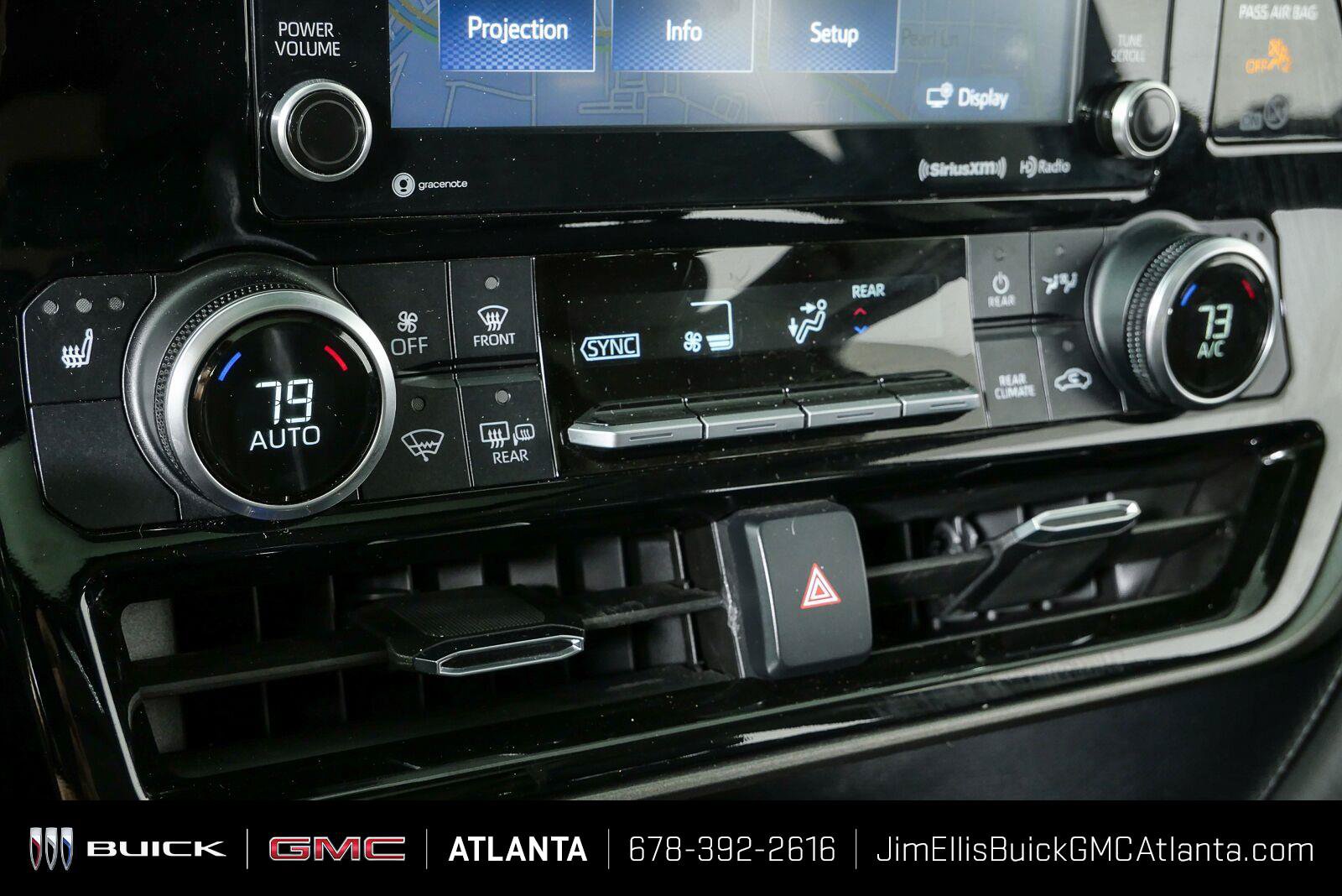 Used 2021 Toyota Highlander XLE FWD image 16