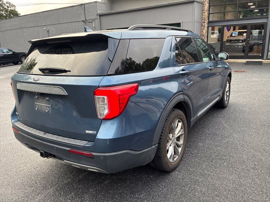 Used 2020 Ford Explorer XLT w/ Equipment Group 202A AWD/4WD image 17
