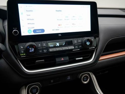 Used 2025 Toyota Grand Highlander AWD image 23