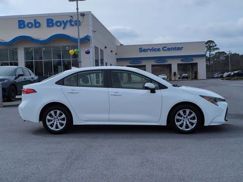 Used 2023 Toyota Corolla LE image 2