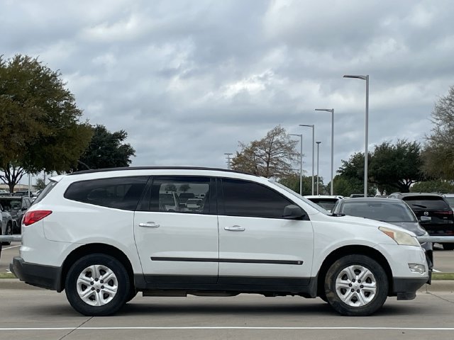Used 2010 Chevrolet Traverse LS FWD image 3