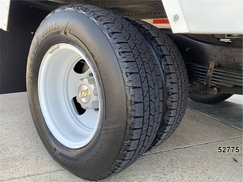 Used 2024 Chevrolet Express 3500 w/ Power Convenience Package RWD image 23