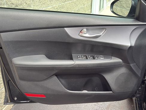Used 2024 Kia Forte LXS FWD image 4
