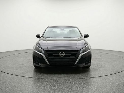 Used 2025 Nissan Altima 2.5 SV image 2