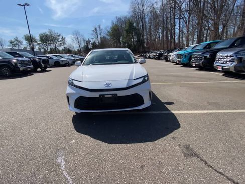 Used 2025 Toyota Camry LE image 6