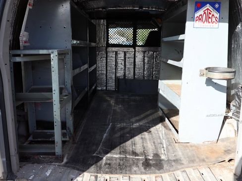 Used 2009 Chevrolet Express 1500 image 3