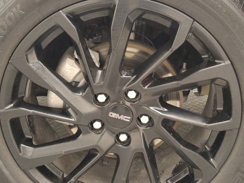 Used 2024 GMC Terrain SLE w/ Driver Convenience Package FWD image 31
