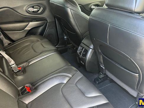Used 2021 Jeep Cherokee Latitude Lux FWD image 19