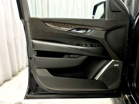 Used 2015 Cadillac Escalade ESV Platinum image 36