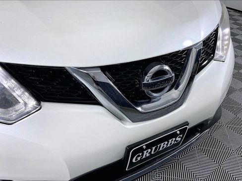 Used 2015 Nissan Rogue SV image 38