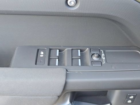 Used 2023 Land Rover Defender 110 AWD/4WD image 32