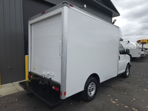 Used 2017 GMC Savana 3500 image 6