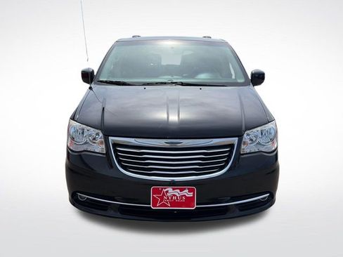 Used 2016 Chrysler Town & Country Touring FWD image 2