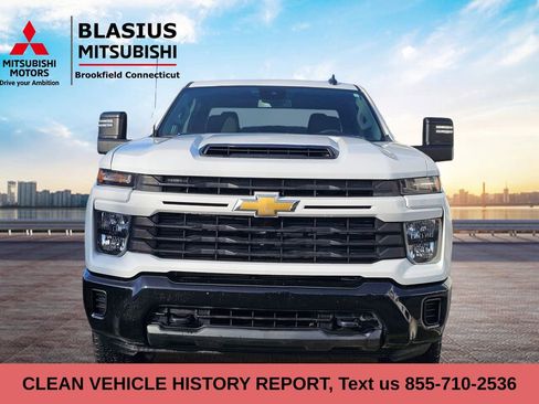 Used 2024 Chevrolet Silverado 2500 Custom w/ Custom Value Package image 3