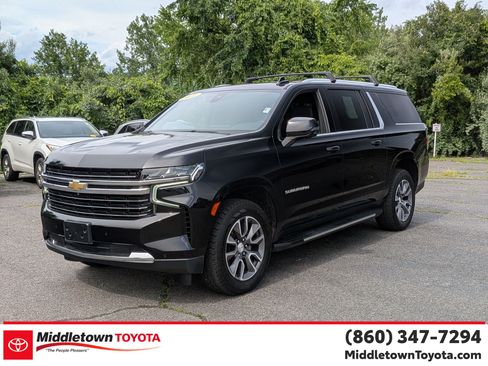 Used 2022 Chevrolet Suburban LT w/ Luxury Package AWD/4WD image 7
