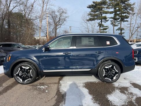 New 2025 Kia Telluride S image 2