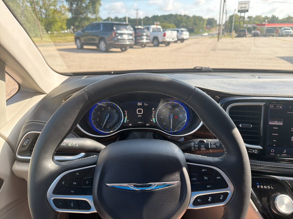 Used 2023 Chrysler Pacifica Limited FWD image 31