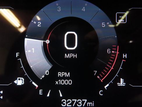 Used 2024 GMC Acadia Denali image 13