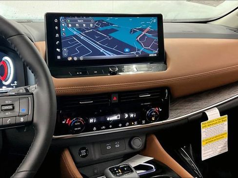 New 2025 Nissan Rogue Platinum image 8