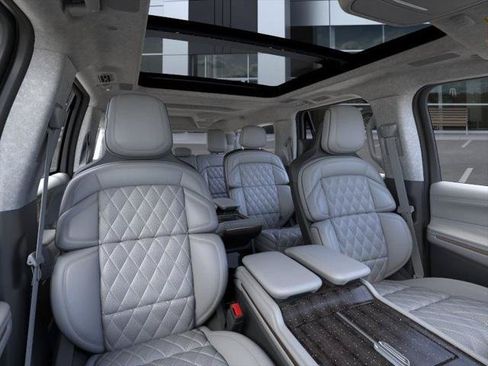 New 2026 Lincoln Navigator L Black Label AWD/4WD image 10