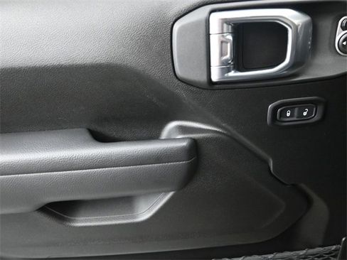 Used 2025 Jeep Wrangler Willys image 23