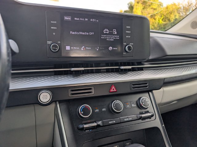 Used 2022 Kia Carnival LX FWD image 21