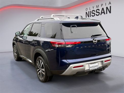 New 2025 Nissan Pathfinder Platinum image 3