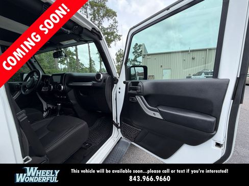 Used 2018 Jeep Wrangler Unlimited Sahara AWD/4WD image 16