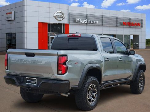 Used 2025 Chevrolet Colorado ZR2 w/ Technology Package AWD/4WD image 4