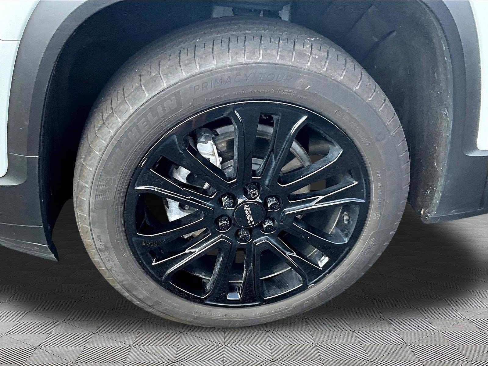 Used 2022 GMC Acadia SLE w/ Driver Convenience Package FWD image 34