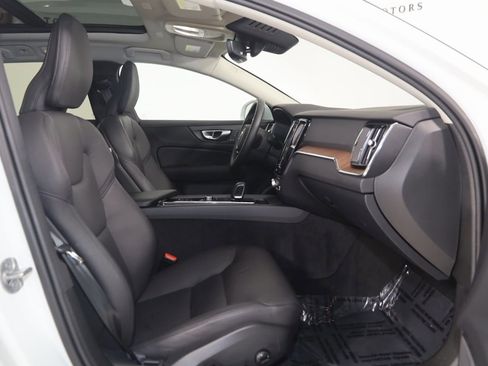 Used 2024 Volvo V60 B5 Cross Country Plus image 13