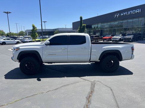 Used 2023 Toyota Tacoma TRD Off-Road w/ Advanced Technology Package AWD/4WD image 12