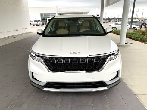 Used 2024 Kia Carnival LX image 2