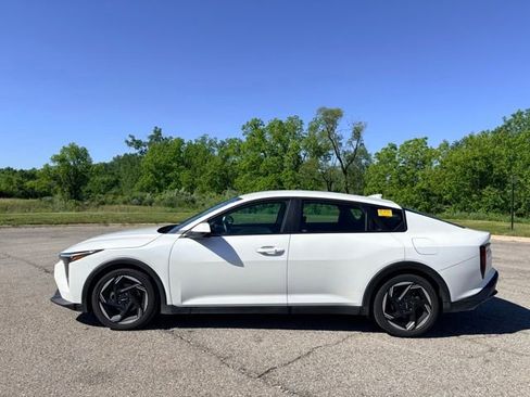 Used 2025 Kia K4 EX FWD image 2