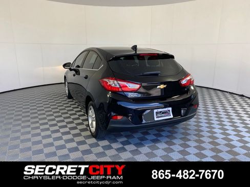 Used 2018 Chevrolet Cruze LT w/ Convenience Package FWD image 5