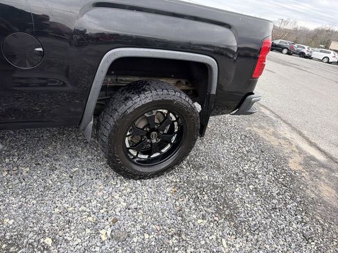 Used 2014 GMC Sierra 1500 SLE w/ Suspension Package, Off-Road image 12