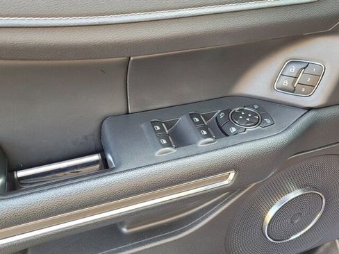 Used 2024 Ford Expedition XLT image 29