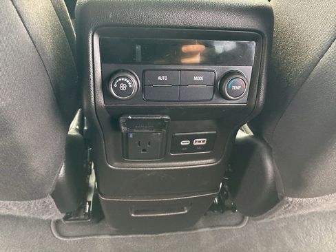 Used 2023 GMC Acadia SLE w/ Driver Convenience Package image 29