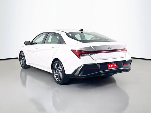 Used 2025 Hyundai Elantra SEL FWD image 3