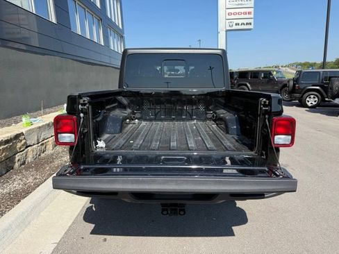 Used 2022 Jeep Gladiator Sport AWD/4WD image 5