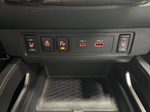 Used 2022 Nissan Frontier SV image 22