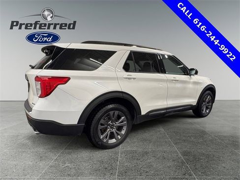Used 2022 Ford Explorer XLT w/ Equipment Group 202A image 3
