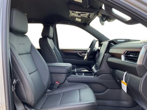 New 2026 GMC Yukon Denali w/ LPO, Floor Liner Package image 25