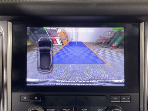 Used 2018 Porsche Macan Turbo w/ Premium Package Plus image 25