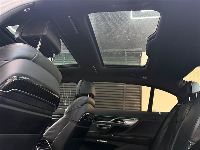 Used 2018 BMW 750i xDrive AWD/4WD image 19