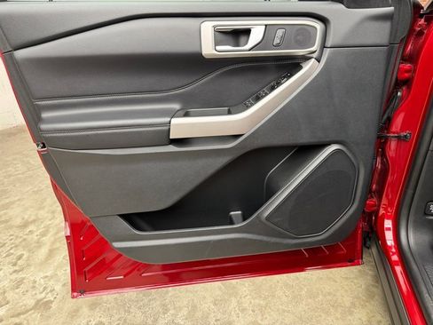 Used 2022 Ford Explorer XLT w/ Equipment Group 202A image 10