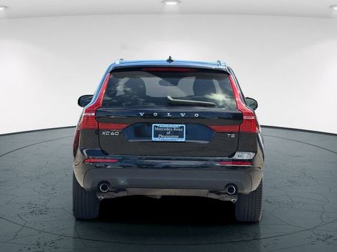 Used 2021 Volvo XC60 T5 Momentum w/ Protection Package Premier FWD image 6