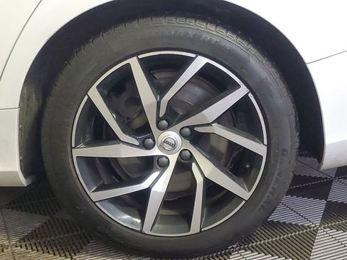 Used 2020 Volvo S60 T6 Momentum image 8