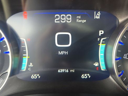 Used 2023 Chrysler Pacifica Touring-L FWD image 30